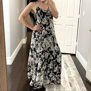 Beautiful pleated Floral Dress in Black and White